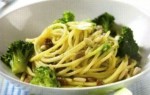 Spaghetti in salsa di broccoli e acciuga